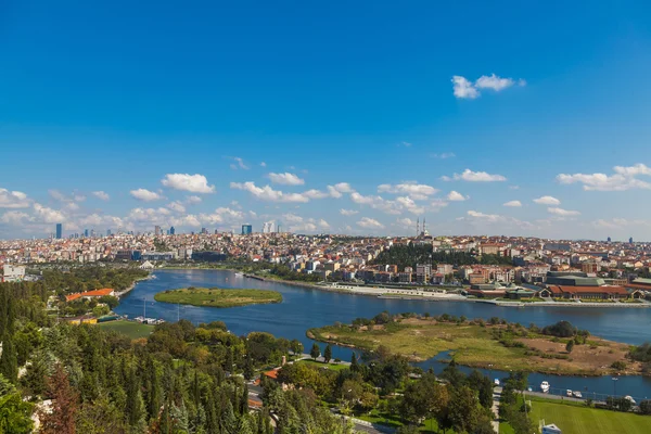 美丽的景色，伊斯坦布尔和金角 — 图库照片