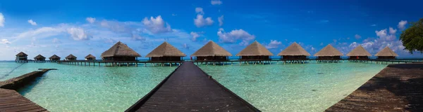 Maldivler bungalov panoramik görünüm — Stok fotoğraf