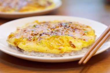 Pirinç Japon omlet, Tenshindon ile zirveye yerleşti.