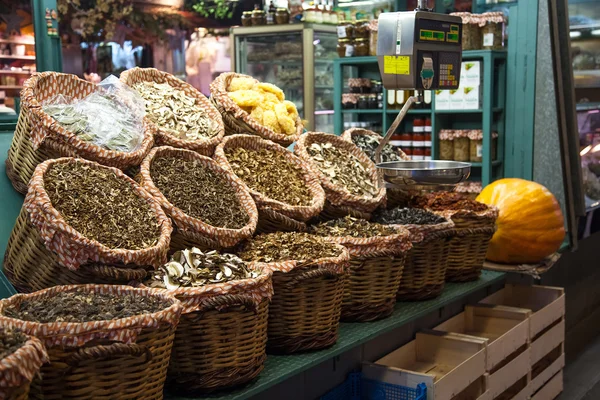 干蘑菇在 La Boqueria 市场巴塞罗那 — 图库照片