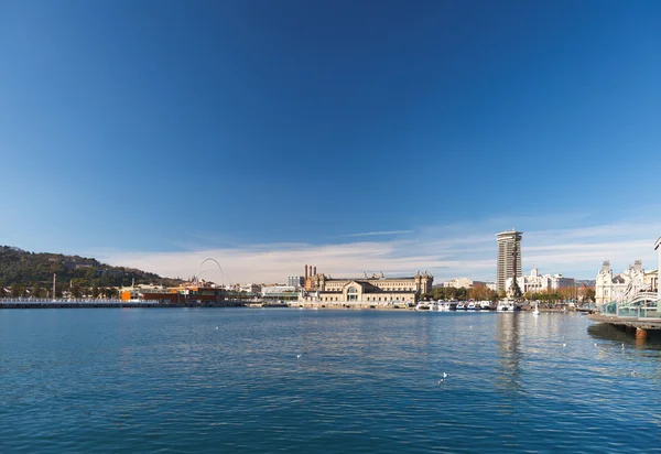 Barcelona bağlantı noktası görünümü ile birçok Yatlar. Port Barcelona, İspanya