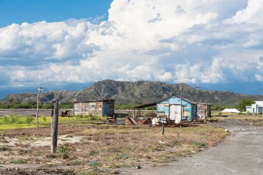 Tuz Gölü kıyısında tuz üretimi