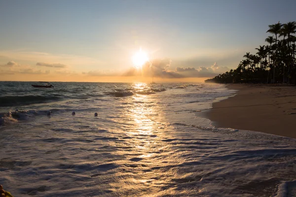 Paisaje dorado océano amanecer — Foto de Stock