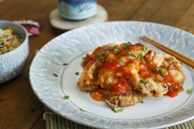 Çin Mutfağı, tatlı ve ekşi domuz ananas ve biber ile