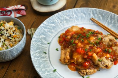 Çin Mutfağı, tatlı ve ekşi domuz ananas ve biber ile