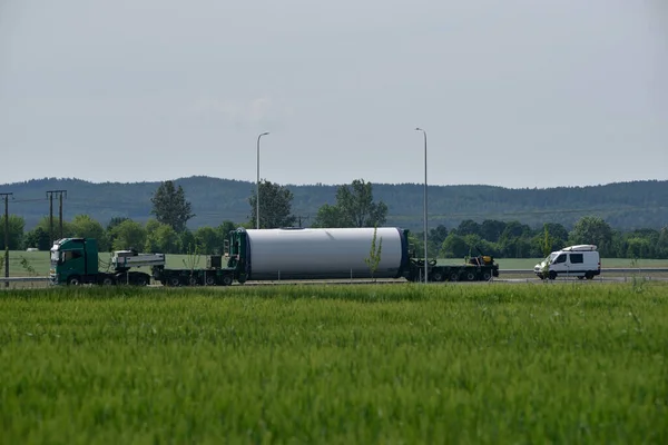 Transport Steel Wind Turbine Mast Components Trucks — Stock Photo, Image