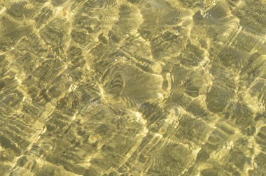 Güneş ışınları su kum. 