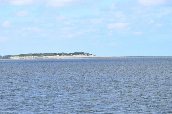 Isla de mar en el mar — Foto de Stock