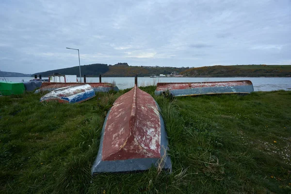 Grupa Małych Łodzi Zakotwiczonych Stałym Lądzie Przejście Wschód Waterford Irlandia — Zdjęcie stockowe