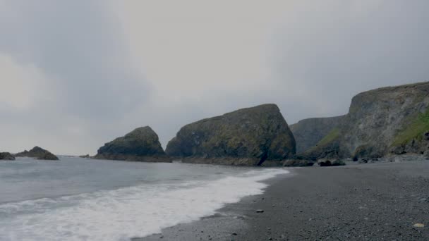 Ireland Cooper Coast Beach Rock Formations Después Tormenta Concepto Turismo — Vídeo de stock