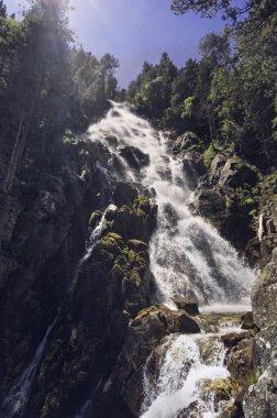 Aran Vadisi, Lerida, İspanya 'da srong suyu daha hızlı akıyor. Doğal ortam.