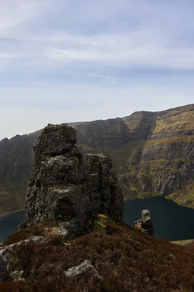 Huge Rock Mountain Bottom Lake Valley Comeragh Mountains Waterford Ireland — Stockfoto