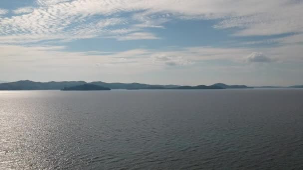 Vista Panorâmica Oceano Montanha Pacífico Com Céu Azul Nas Nuvens — Vídeo de Stock