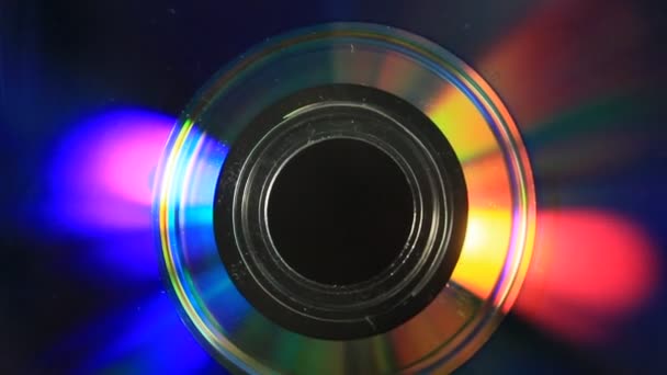 Dvd Disc Close Rolling Shot Met Kleur Effecten Stroomt Oppervlakte — Stockvideo