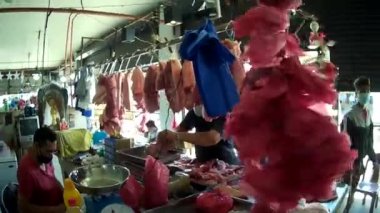 Et Taze Pazarı Ekranda Domuz Yemek Saati 'nde Satış