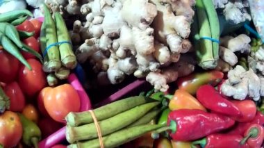 Serin Taze Balık ve Sebze Ekran Pazarında