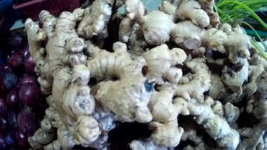 Taze pazarda meyve ve sebze