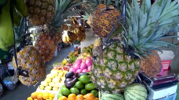 Fruits Entreprise Sur Affichage Suspendu Sur Place Marché — Video
