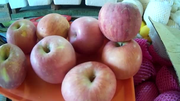 Fruits Pomme Rouge Alimentaire Feuille Verte Marché — Video