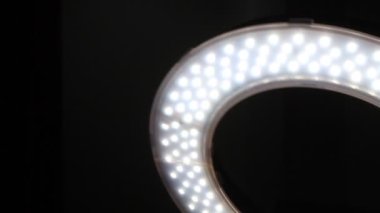 Ampulün üzerindeki halka ışıkları