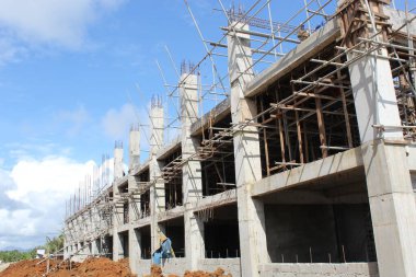 Alan Alanı Yapılandırmaları Yüksek Yükselen İnşaat Mavi Gökyüzünde İlerleme