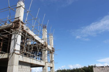 Alan Alanı Yapılandırmaları Yüksek Yükselen İnşaat Mavi Gökyüzünde İlerleme