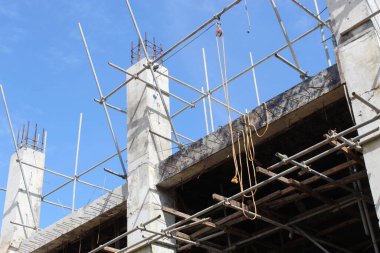 Alan Alanı Yapılandırmaları Yüksek Yükselen İnşaat Mavi Gökyüzünde İlerleme