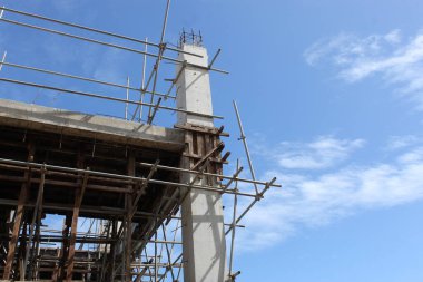 Alan Alanı Yapılandırmaları Yüksek Yükselen İnşaat Mavi Gökyüzünde İlerleme