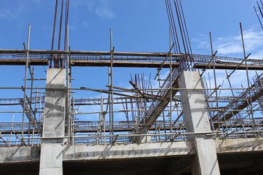 Bölge İlerlemesi Üzerine Yüksek Katlı İnşaat Binası 