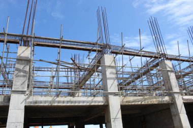 Bölge İlerlemesi Üzerine Yüksek Katlı İnşaat Binası 