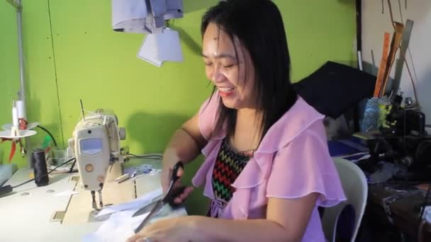 Dress Maker Model While Cutting Mode Clothe — Stock Video