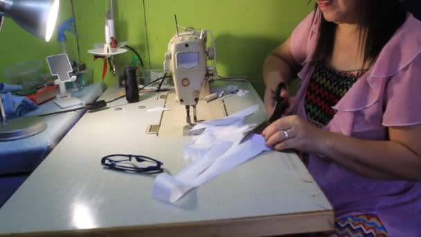 Dress Maker Model While Cutting Mode Clothe — Stock Video