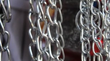 Mağazada asılı duran hayvanlar için zincirli çiğ kilit halatı