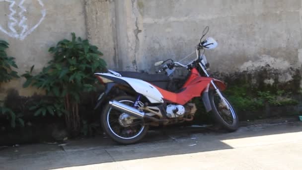 Motor Bike Red Parking Space Road Street — Stock Video