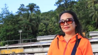 Bir yerde cam kadın giyip, dinlenme alanında selfie çekeceğiz. 