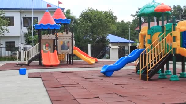Kinderspielplatz Auf Erholungsgebiet Setzt Struktur Schön — Stockvideo
