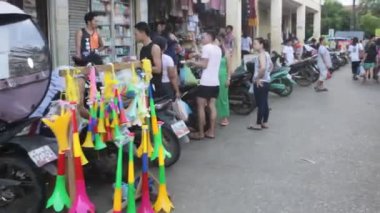 Köy 'deki Ticari Alandaki Sahiplik İş Saati Çok Müşteri Sokakta Yürüyen İnsanlar