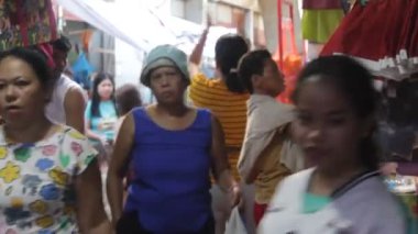 Village Town on Commercial Trade People Sezon Olayları için Alışveriş, Kaynak Yiyecek ve Market Keyfini Çıkartıyor