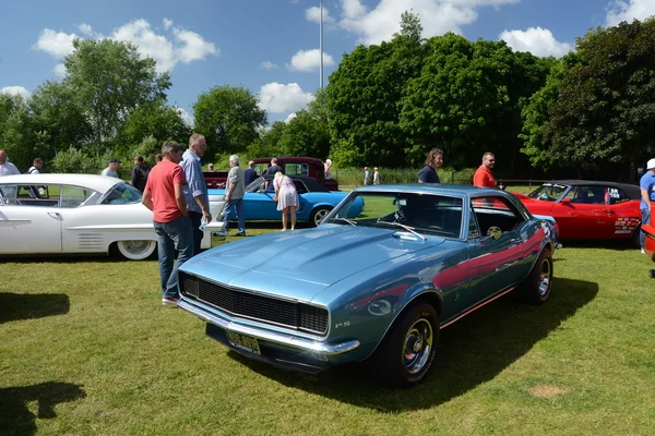 BROMLEY, LONDRES UK - 07 DE JUNIO: BROMLEY PAGEANT of MOTORING. El mayor espectáculo de coches clásicos de un día en el mundo! 07 de junio 2015 en Bromley, Londres, Reino Unido . — Foto de Stock