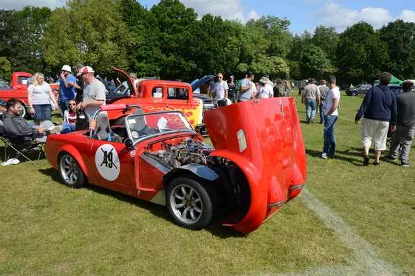 BROMLEY LONDON สหราชอาณาจักร 07 มิถุนายน BROMLEY PAGEANT of MOTORING โชว์รถคลาสสิกที่ใหญ่ที่สุดในโลก 07 มิถุนายน 2015 ใน Bromley London UK — ภาพถ่ายสต็อก