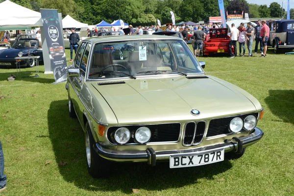 BROMLEY LONDON UK  JUNE 07  BROMLEY PAGEANT of MOTORING The biggest one day classic car show in the world June 07 2015 in Bromley London UK — Stock Photo, Image