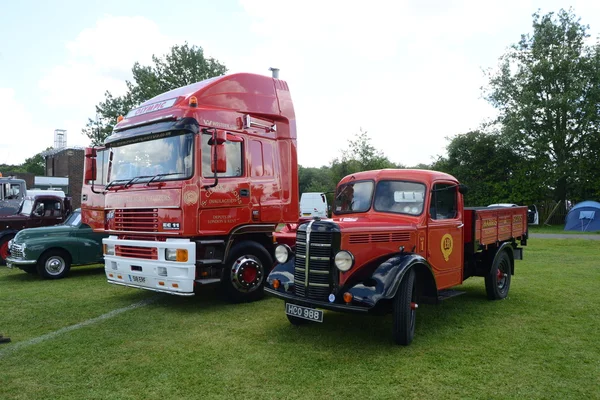 Bromley, London Uk 07 juni: Bromley optocht van autorijden. De grootste eendaagse klassieke auto show — Stockfoto