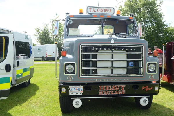 Bromley, London Uk 07 juni: Bromley optocht van autorijden. De grootste eendaagse klassieke auto show — Stockfoto