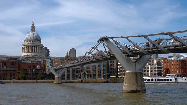 River Thames, Londra Millenium yaya köprüsü, St Paul Cathedral — Stok fotoğraf