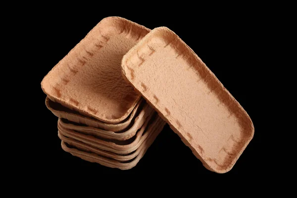 Bandejas Alimentos Biodegradables Hechas Cartón Prensado Aislado Sobre Fondo Negro — Foto de Stock