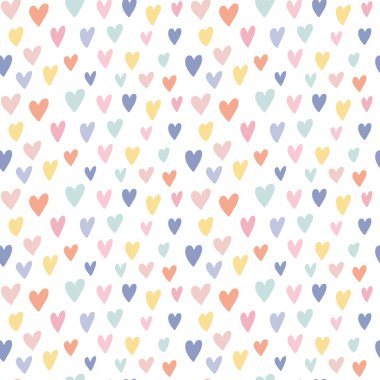 Elle çizilmiş suluboya gökkuşağı renginde kalpler beyaz arkaplanda sevimli, çocuksu, pürüzsüz desen. Tatlı vektör arkaplanı. Çocuklar tekstil, kumaş, baskı, ambalaj kağıdı, doku, yüzey.