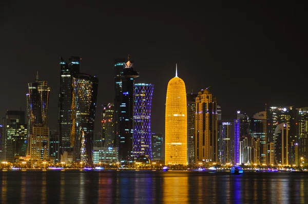 O horizonte de Doha, Qatar — Fotografia de Stock