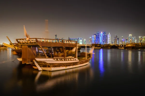 El horizonte de Doha, Qatar — Foto de Stock