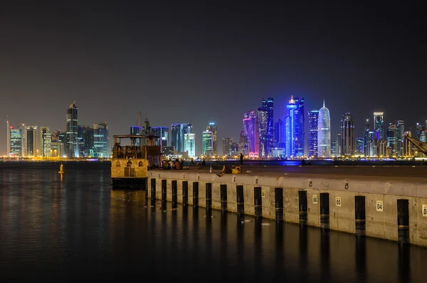 El horizonte de Doha, Qatar — Foto de Stock