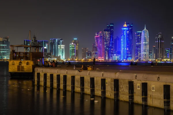 De skyline van Doha, Qatar — Stockfoto